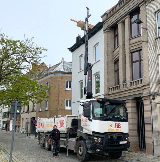 Gevelstenen – Contact We leveren je gevelstenen met gemak op elke werf